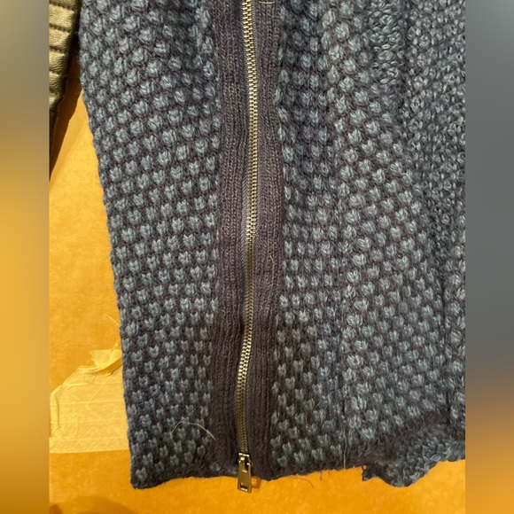 Devoted Blue & Black Women’s Knit Sweater Size Medium - Picture 4 of 7
